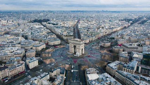 Read more about the article Paris talonne Londres sur les investissements financiers