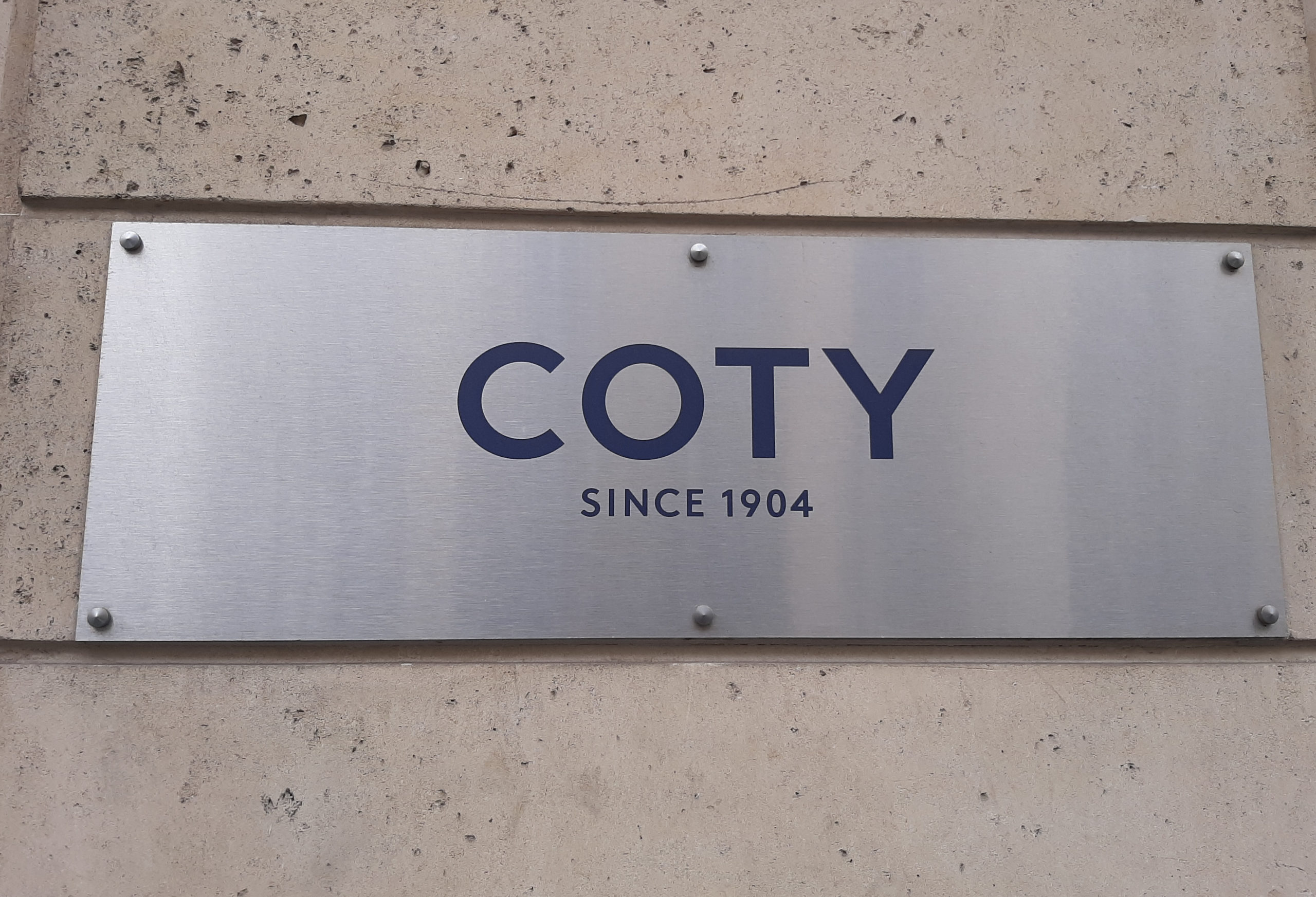 Lire la suite de l'article Coty arrive à la Bourse de Paris dans un environnement difficile