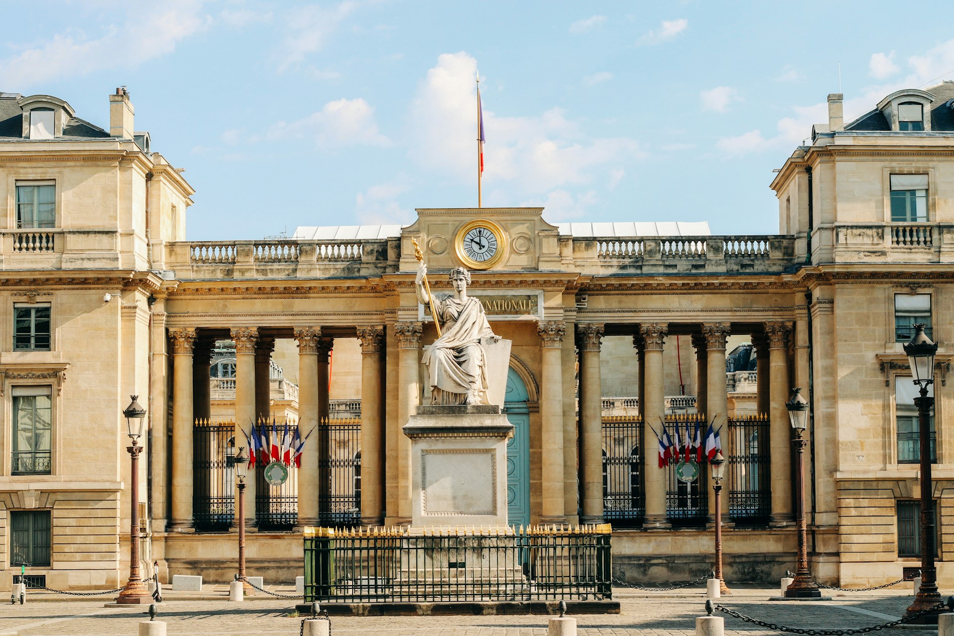 Read more about the article Elections législatives : les investisseurs français plus inquiets que les étrangers
